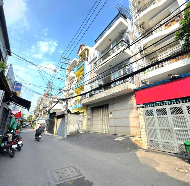 BÁN CHDV 14 PHÒNG - DOANH THU 40 TRIỆU- HẺM XE TẢI 8M GẦN MẶT TIỀN QUANG TRUNG - 13 TỶ