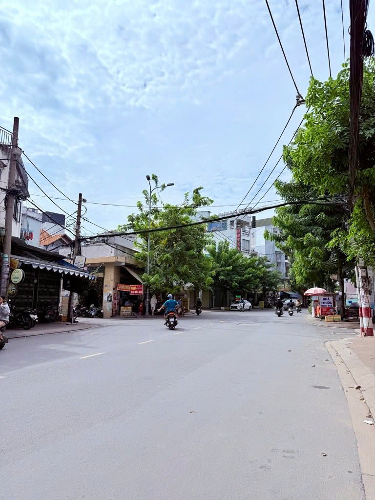 SIÊU PHẨM MẶT TIỀN – 6 TẦNG 14P – 120M2 – KHOÁN 50TR/TH – VỊ TRÍ VÀNG SÁT TRƯỜNG CHINH