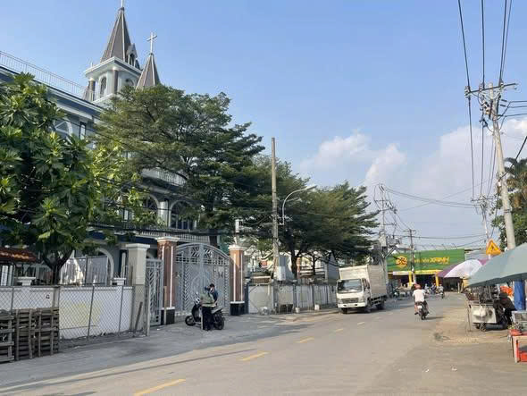 Cần Bán Nhà Trịnh Thị Dối Hóc Môn 188m² – Gần Chợ, Hẻm Sạch Đẹp – Giá Tốt 5.4 Tỷ